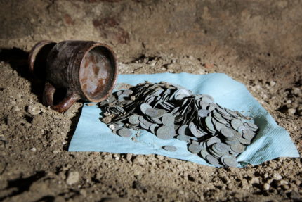 Tesouro de moedas da igreja é exibido no museu diocesano – The History Blog