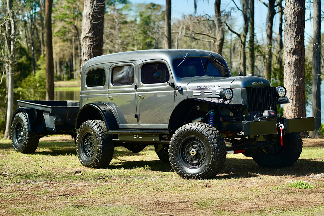 Desert Power Wagons colocaram um Hellcat V8 em um Dodge WC-53 Carryall da Segunda Guerra Mundial