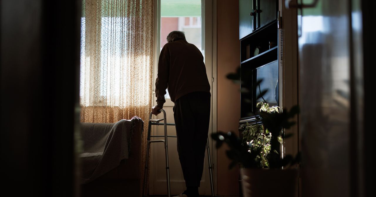 Há novas evidências de como a solidão afeta a memória na velhice