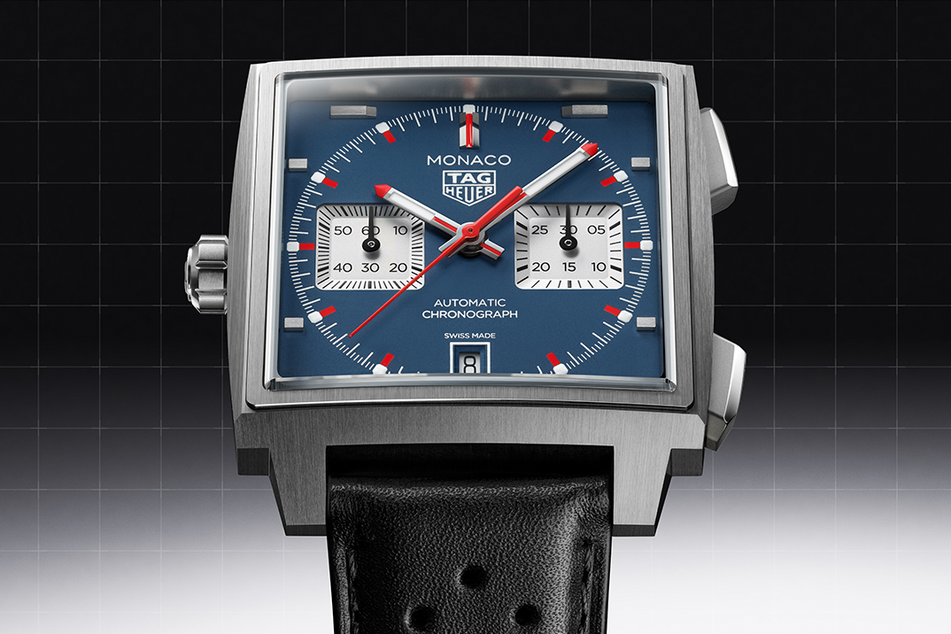 A atualização do cronógrafo Monaco da TAG Heuer adiciona seu primeiro movimento interno