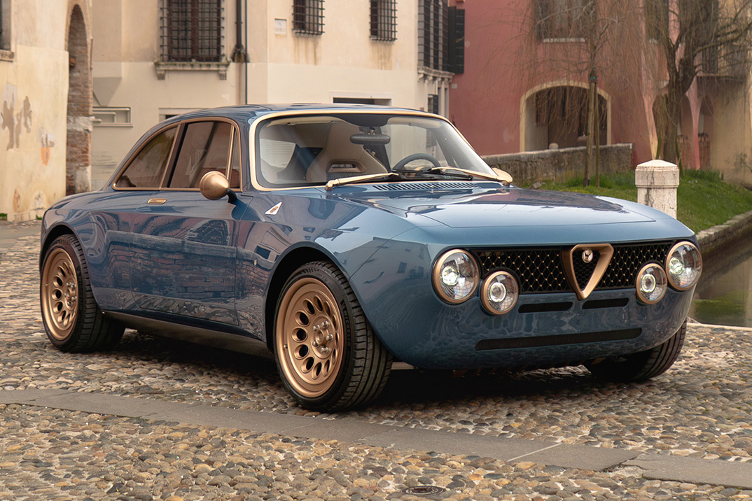O Alfa Romeo GT Electric Restomod 2026 da Totem Automobili é um zelo azul que muda de cor01