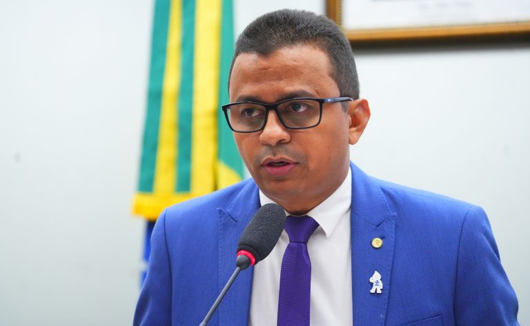 Comissão aprova exigência de máquinas de cartão acessíveis a pessoas com deficiência visual – Notícias