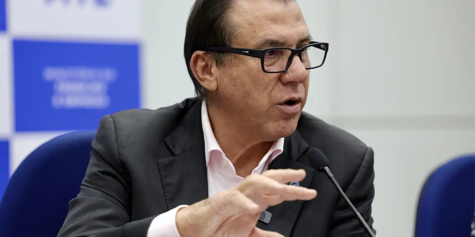 PECs da escala 6×1 não competem com proposta do governo, diz Marinho