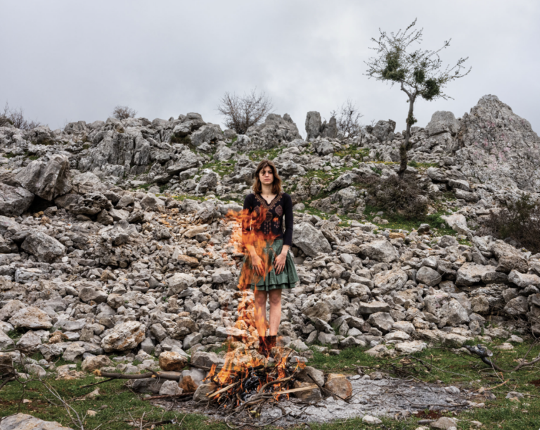 Ficar ou Sair? Mulheres jovens no Líbano enfrentam guerra, crise e incerteza