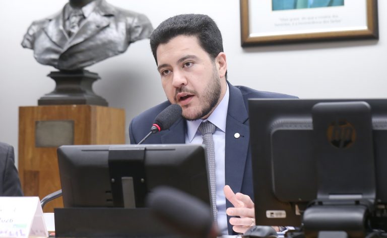 Comissão debate diretrizes para regulação das plataformas digitais – Notícias