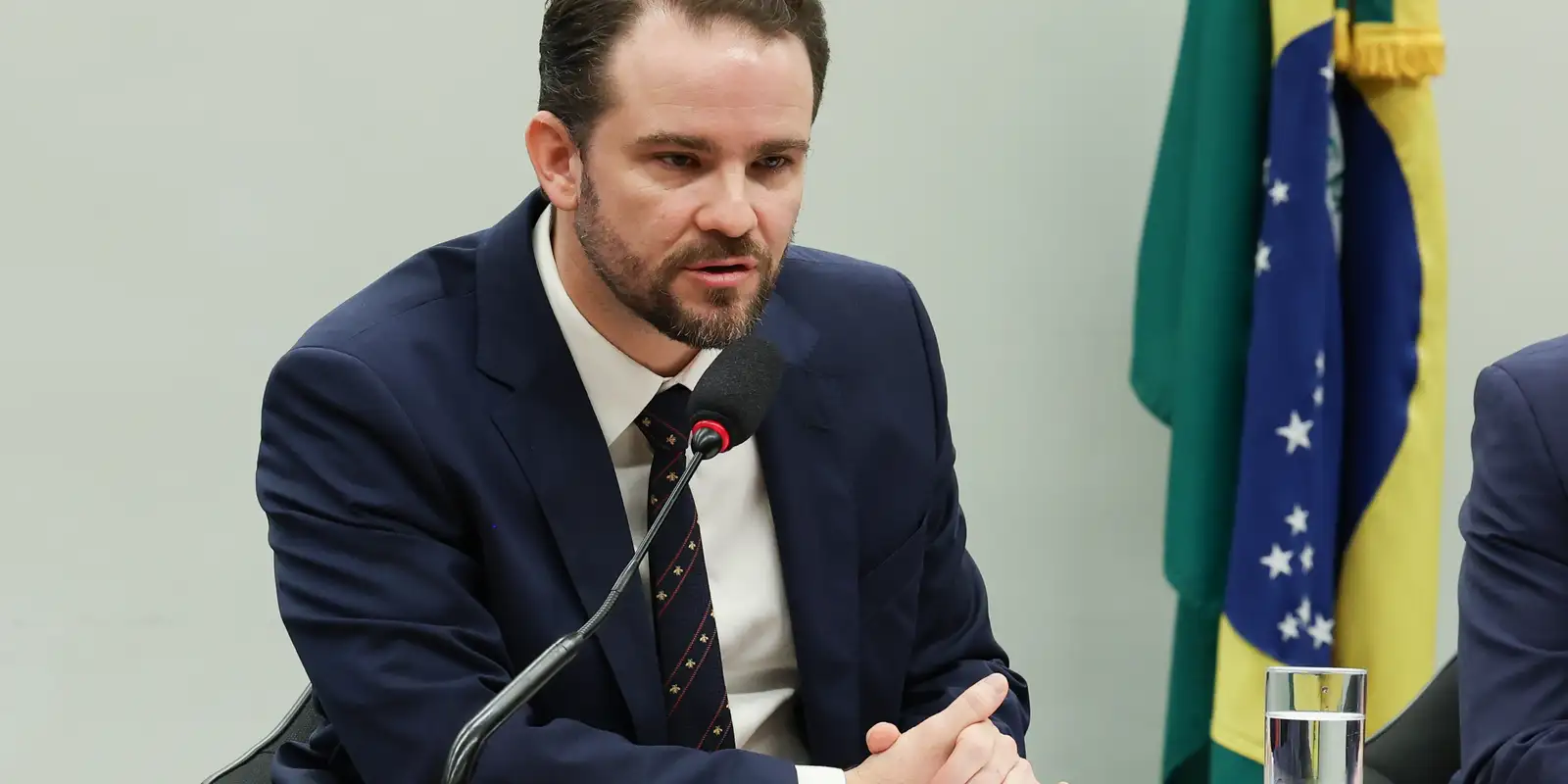 Durigan critica PEC que dá autonomia ao BC por criar “novo Poder”