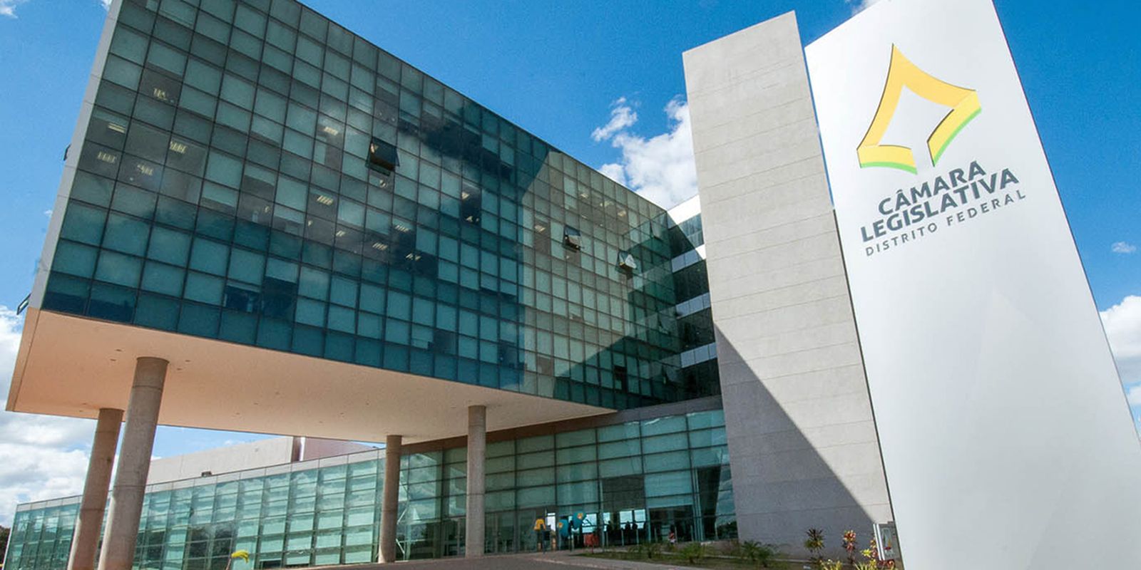 Deputados distritais extinguem jornada 6×1 de terceirizados