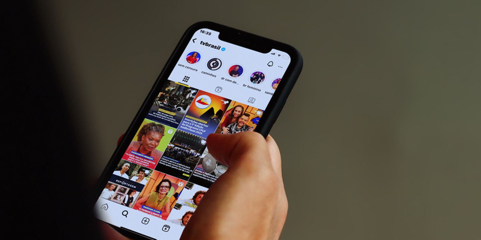 Redes sociais causam polarização e isolamento político em jovens