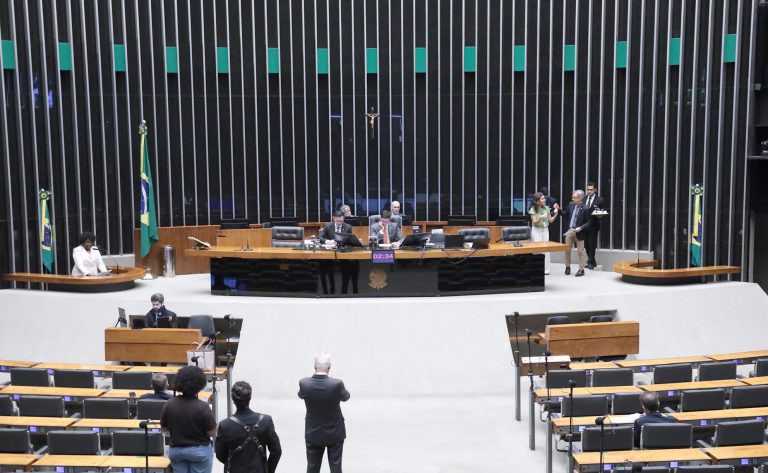 Câmara aprova projeto que autoriza ensino da robótica na rede escolar – Notícias