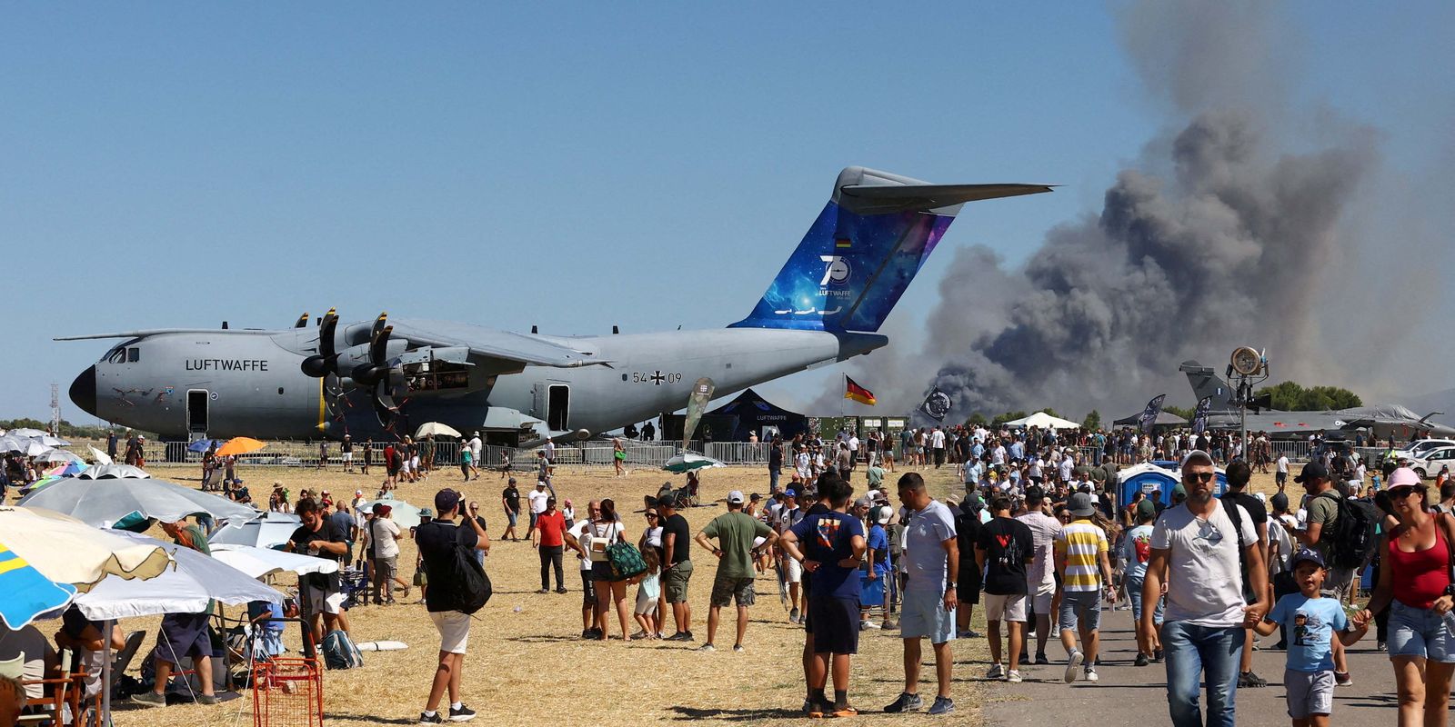 Avião F-4 grego cai durante show aéreo perto de Atenas