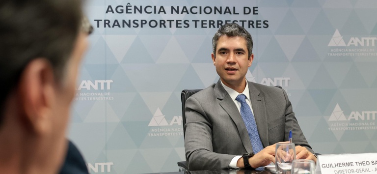 IMAGEM DO DG SENTADO E OLHANDO PARA FRENTE — Agência Nacional de Transportes Terrestres